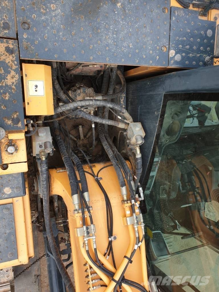 Hyundai HX 220 L Roomikekskavaatorid