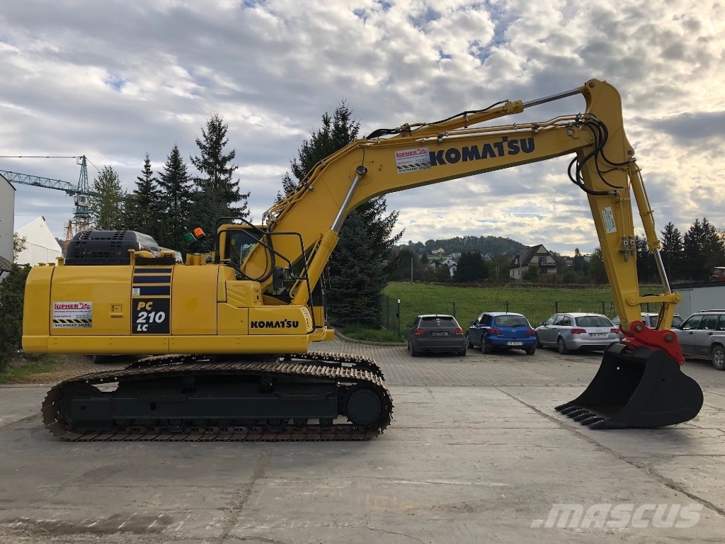 Komatsu PC210LC-11 حفارات زحافة