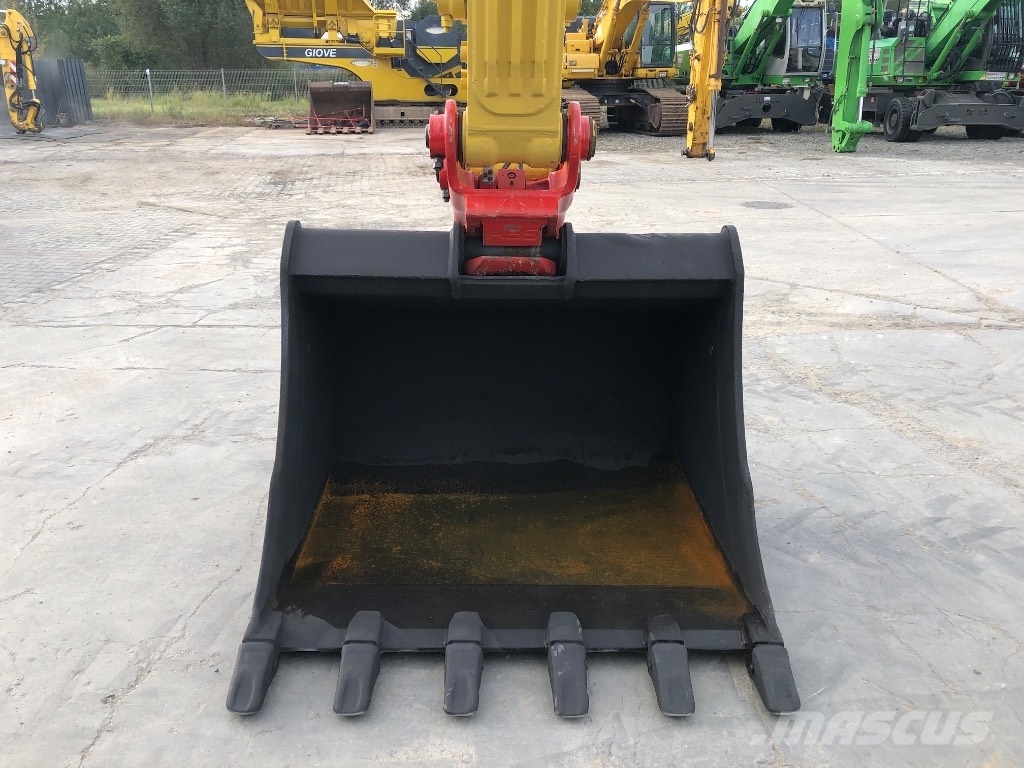 Komatsu PC210LC-11 حفارات زحافة