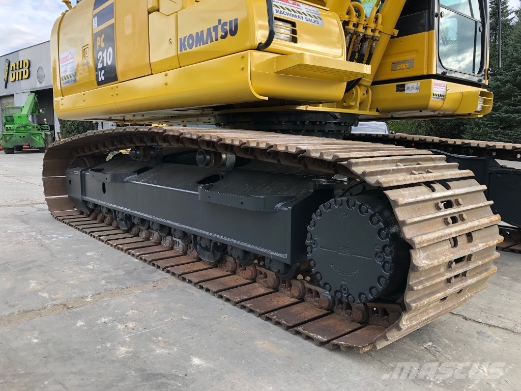Komatsu PC210LC-11 حفارات زحافة