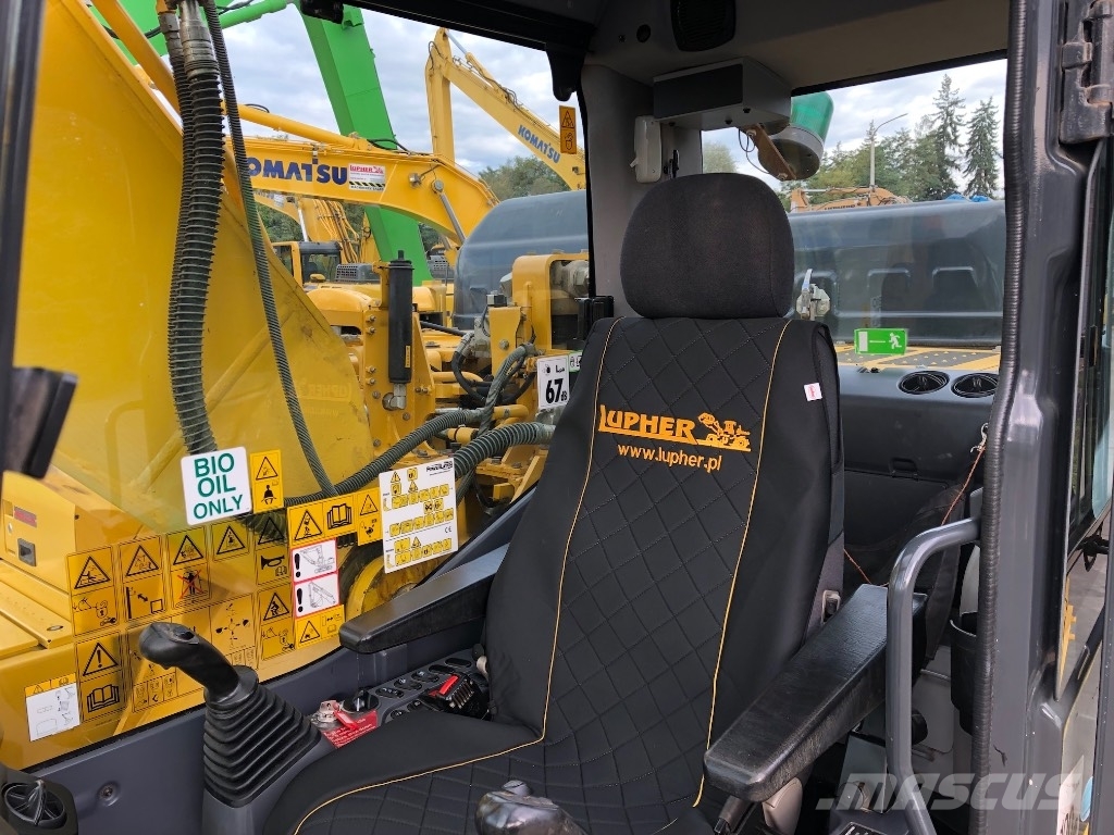 Komatsu PC210LC-11 حفارات زحافة