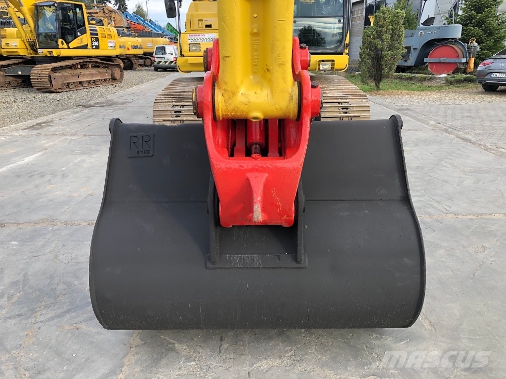 Komatsu PC210LC-11 حفارات زحافة