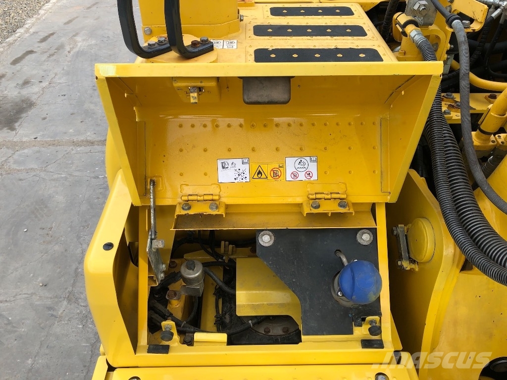 Komatsu PC210LC-11 حفارات زحافة