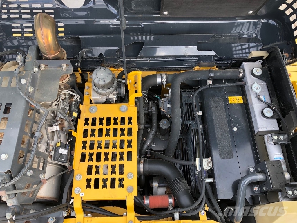 Komatsu PC210LC-11 حفارات زحافة