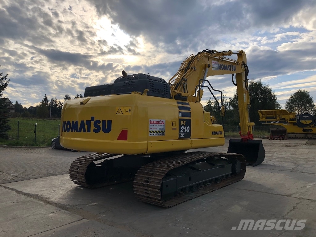 Komatsu PC210LC-11 حفارات زحافة