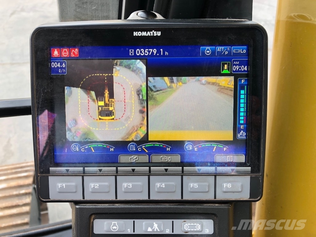 Komatsu PC210LC-11 حفارات زحافة