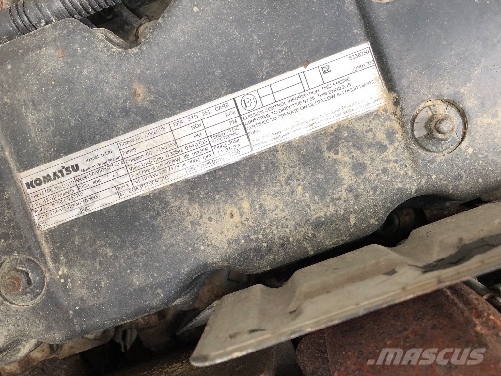 Komatsu PC210LC-11 حفارات زحافة
