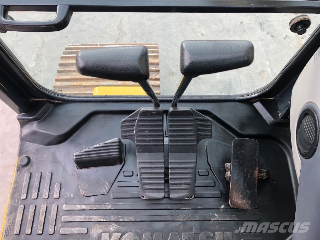 Komatsu PC210LC-11 حفارات زحافة