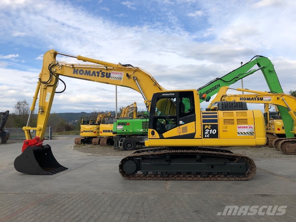 Komatsu PC210LC-11 حفارات زحافة