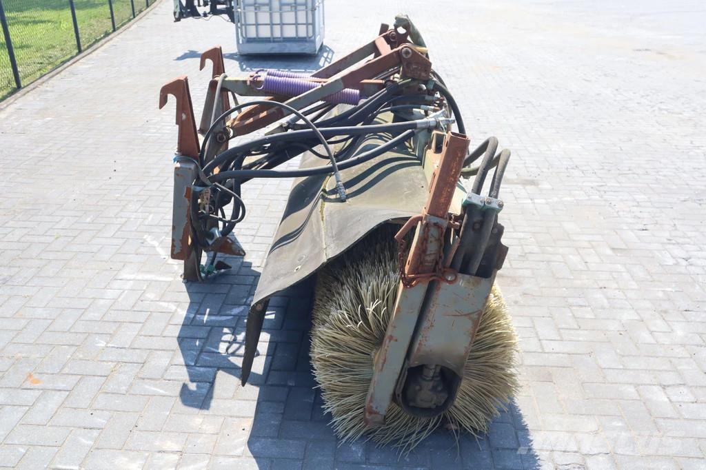 Merlo HYDRAULIC SWEEPER | BRUSH | VEEGBORSTEL | BURSTEL Zametací vozy