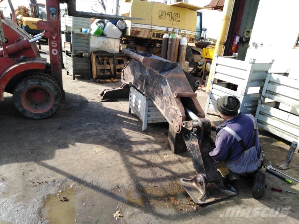 CAT M 318 Chassis and suspension