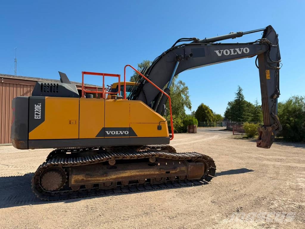 Volvo EC 220 E حفارات زحافة