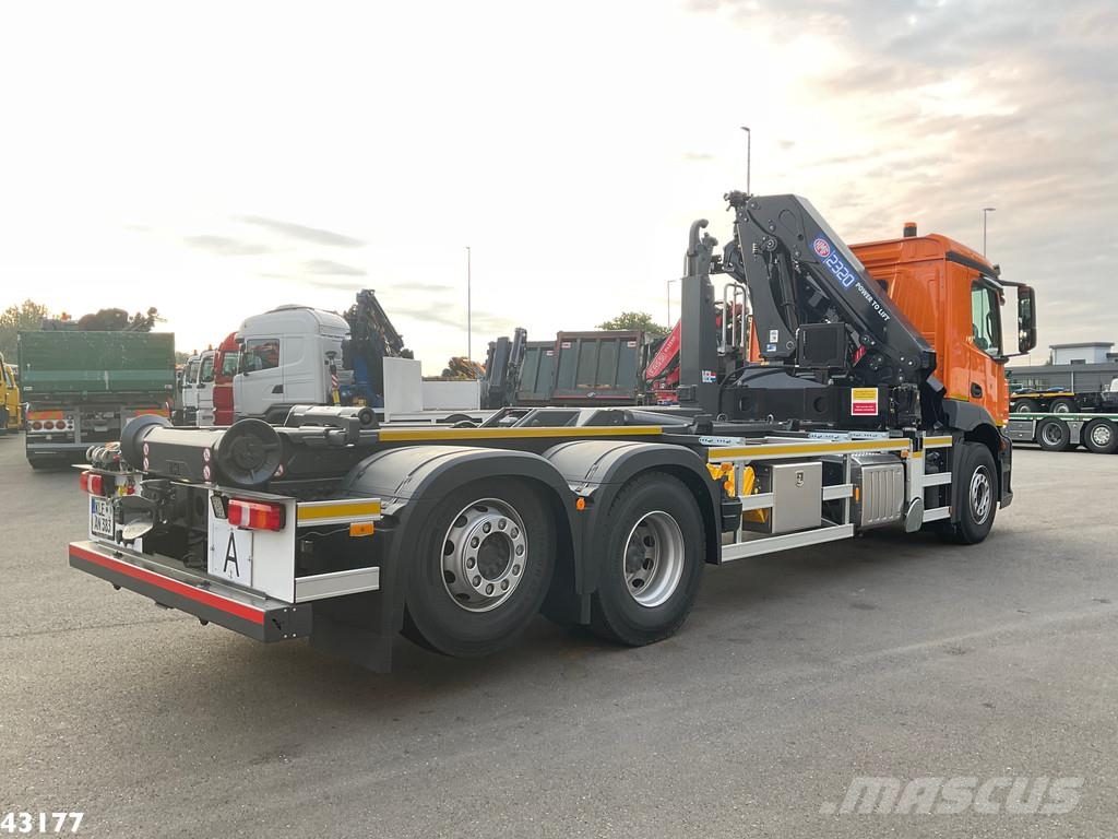 Mercedes-Benz Actros 2643 Euro 6 HMF 23 Tonmeter laadkraan Камиони с кран с кука
