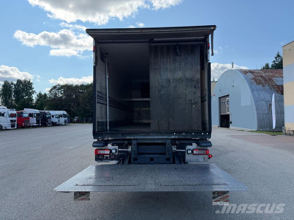 Volvo FM420 6X2*4 EURO6 + CARRIER SUPRA 850 شاحنات بدرجة حرارة قابلة للضبط