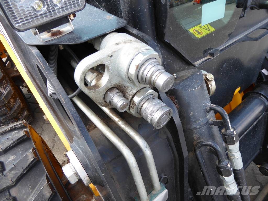 JCB 175 T4 لوادر انزلاقية التوجيه