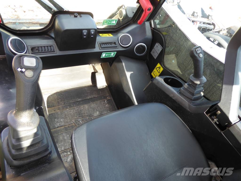 JCB 175 T4 لوادر انزلاقية التوجيه