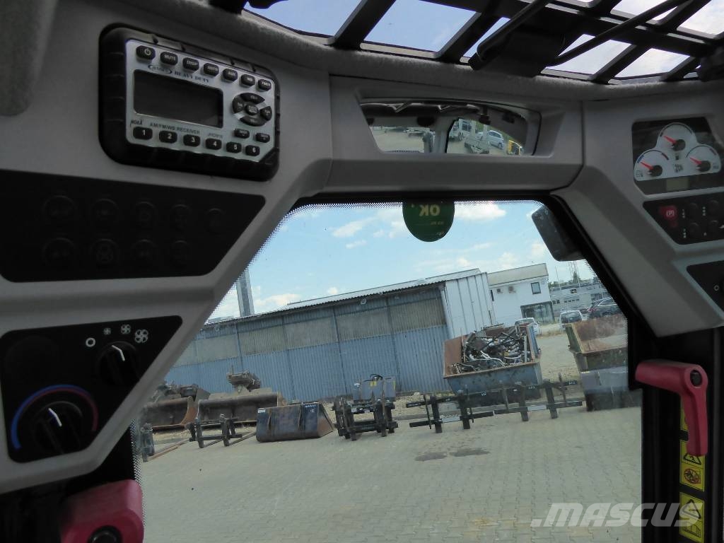 JCB 175 T4 لوادر انزلاقية التوجيه