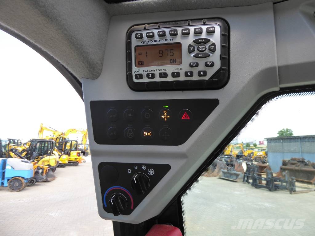 JCB 175 T4 لوادر انزلاقية التوجيه