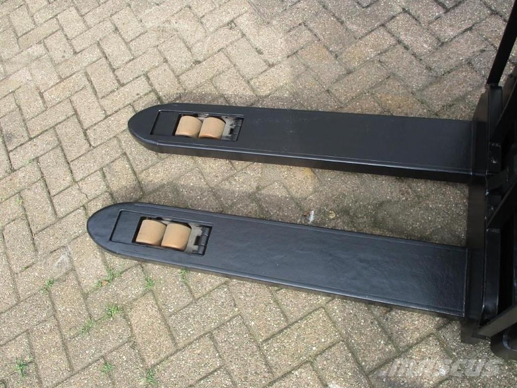 BT SWE 080L Alacsony emelőkocsi
