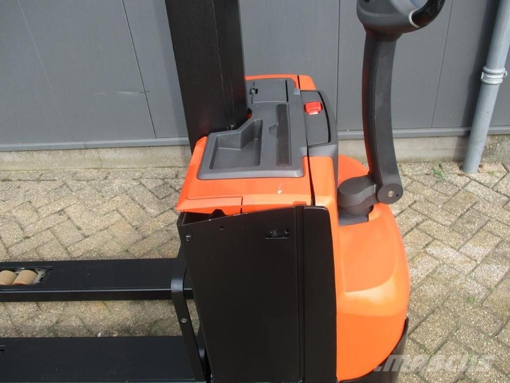 BT SWE 080L Alacsony emelőkocsi
