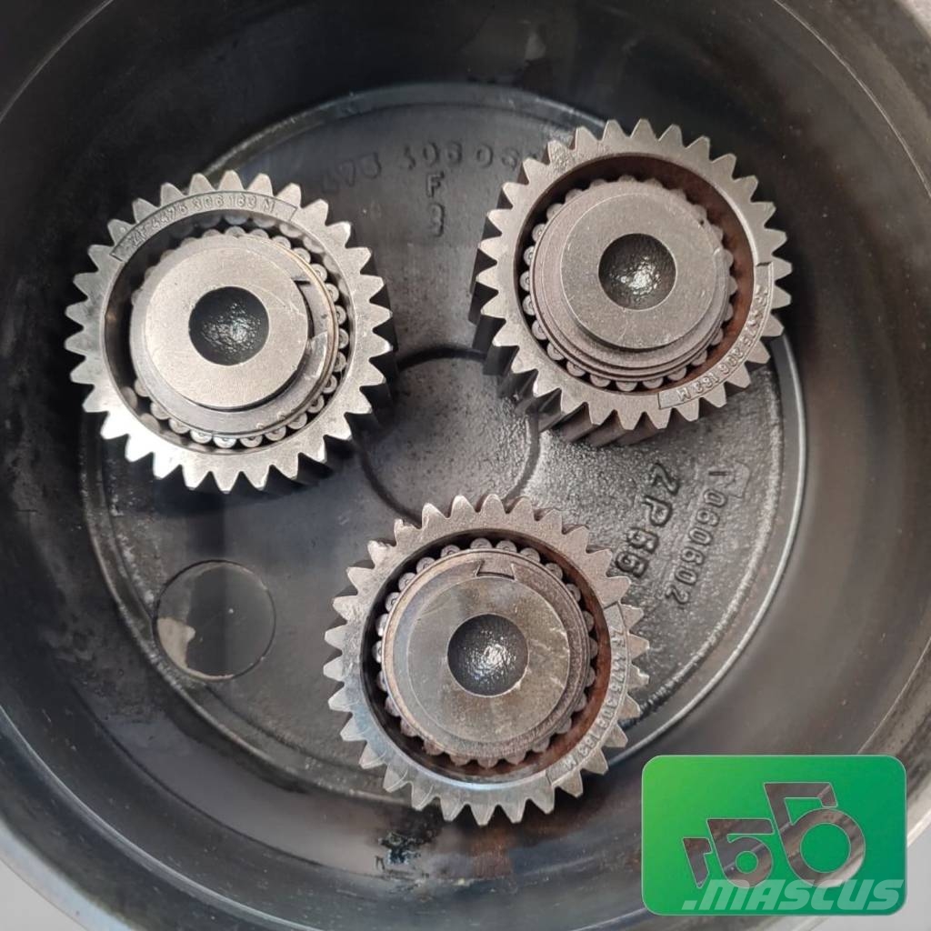 John Deere 3400 Final drive Steering knuckle Hub Axle shaft Převodovka