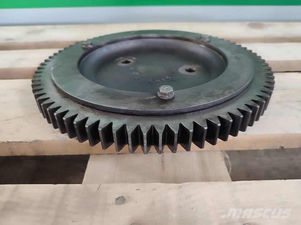 John Deere 6125HZ007  Bearing cup R119157 engine timing gear Mootorid