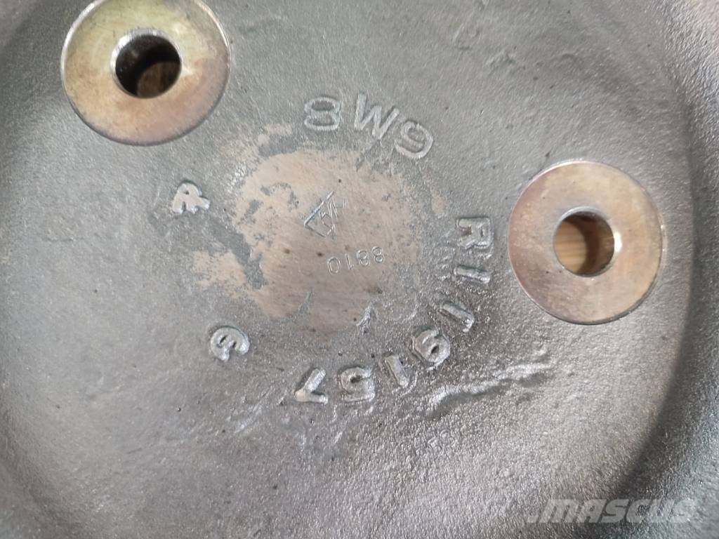 John Deere 6125HZ007  Bearing cup R119157 engine timing gear Mootorid