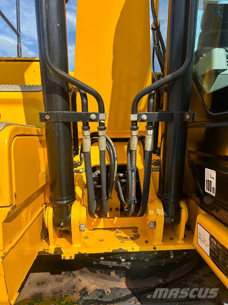 JCB 140X LC حفارات زحافة