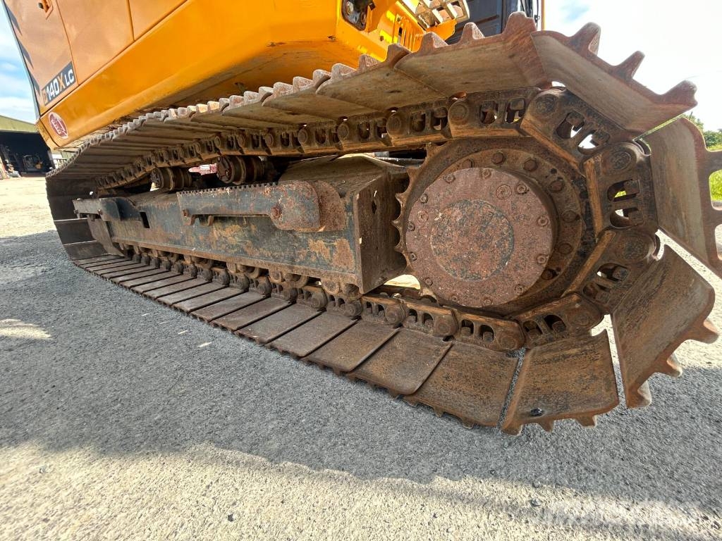 JCB 140X LC حفارات زحافة