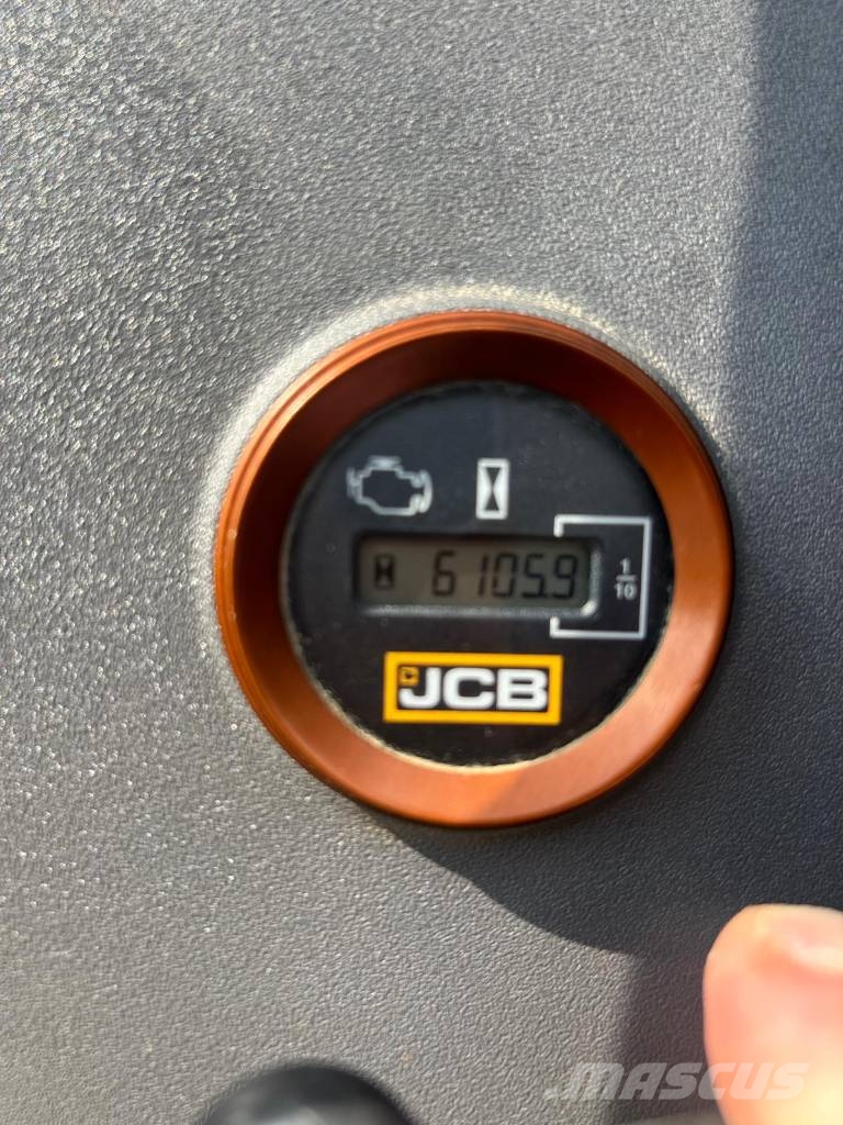 JCB 140X LC حفارات زحافة