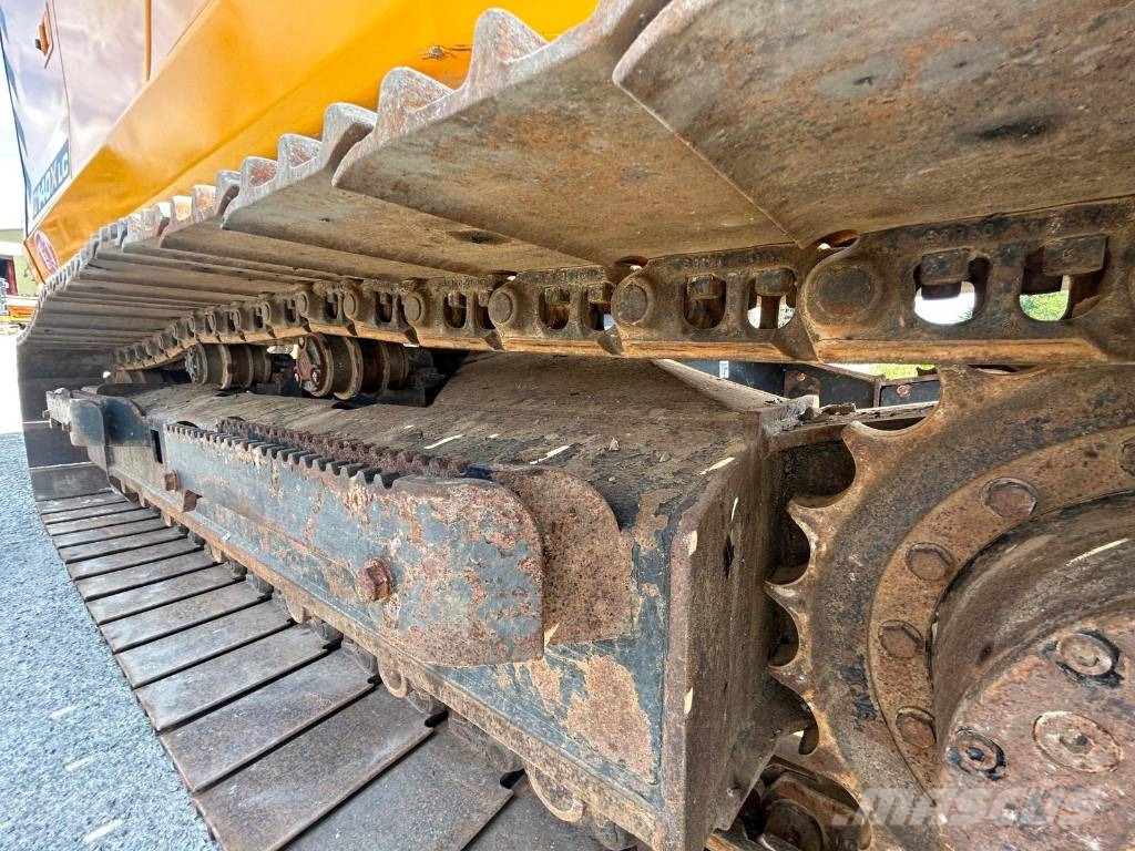 JCB 140X LC حفارات زحافة