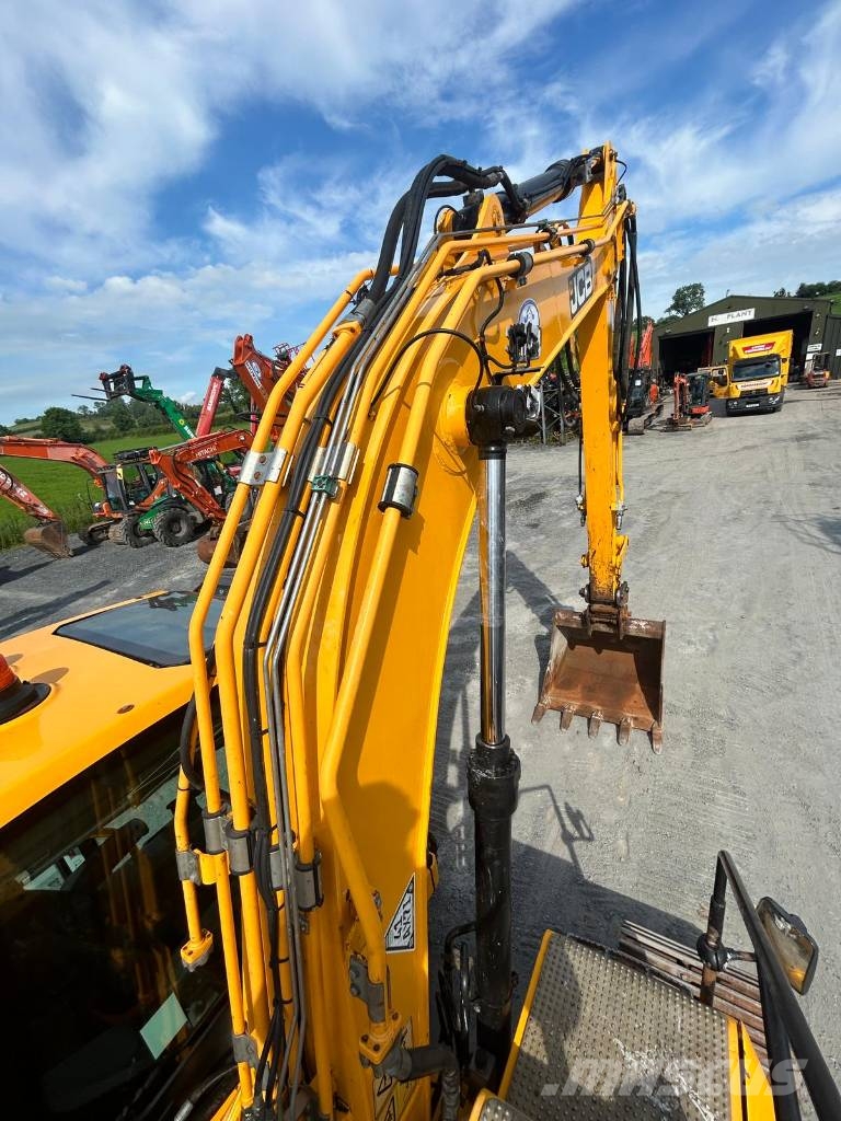 JCB 140X LC حفارات زحافة