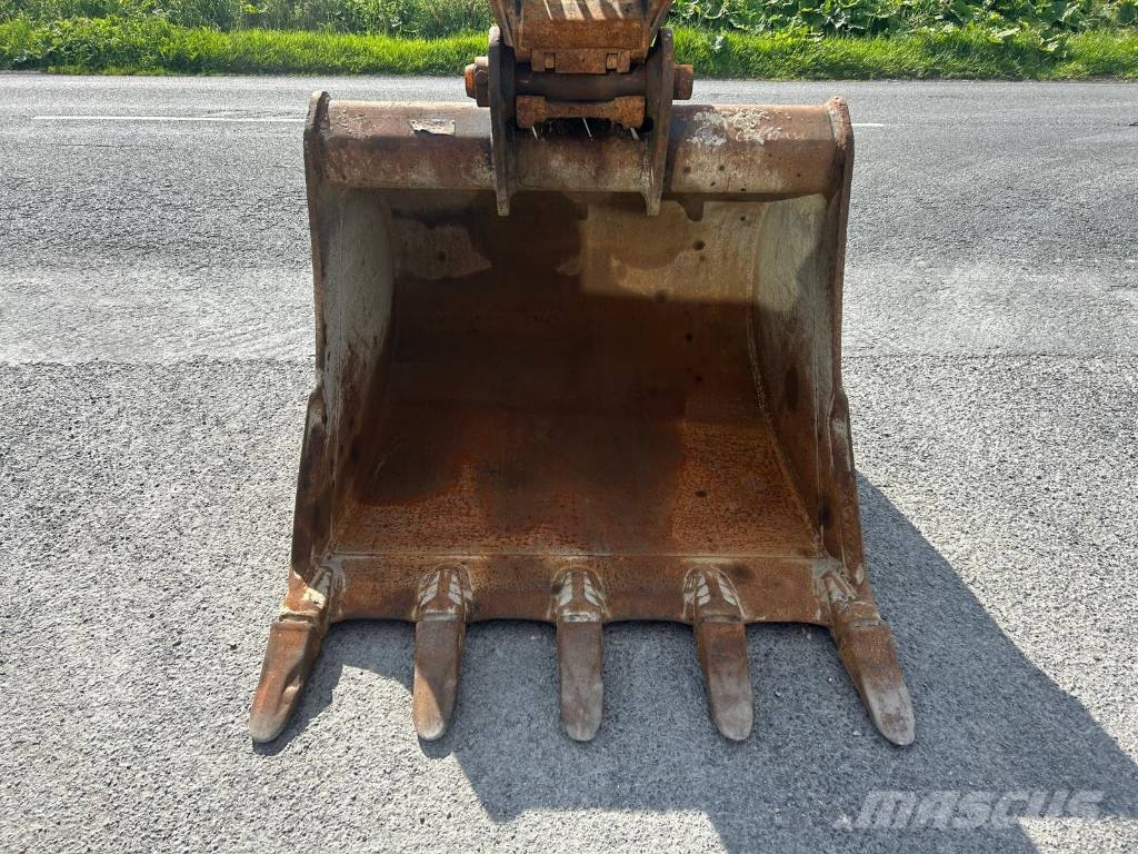 JCB 140X LC حفارات زحافة
