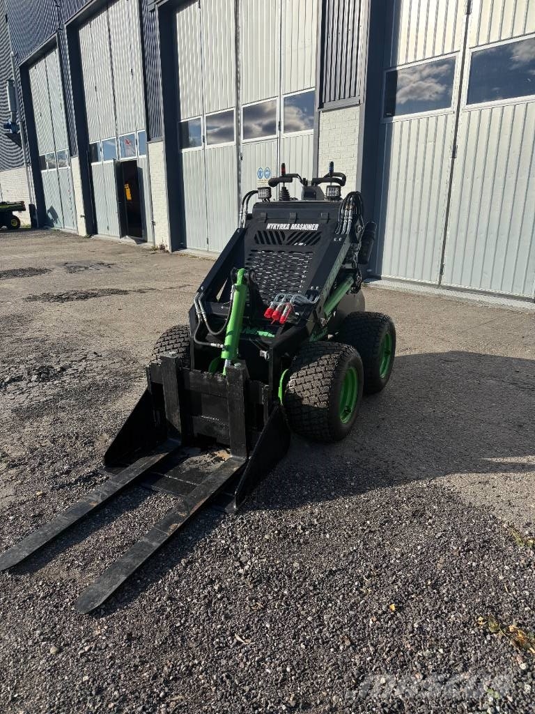 Minilastare Mammut SK650W lastmaskin Smykem řízené nakladače
