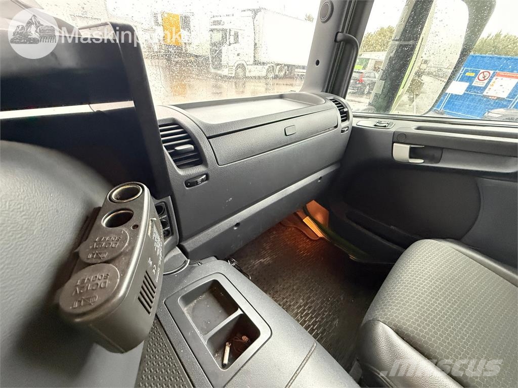 Scania P250LB4X2MLB 冷藏车