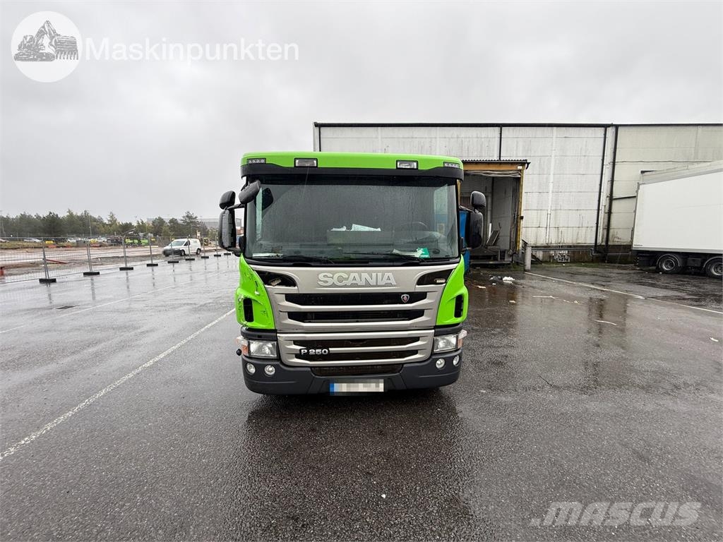 Scania P250LB4X2MLB 冷藏车