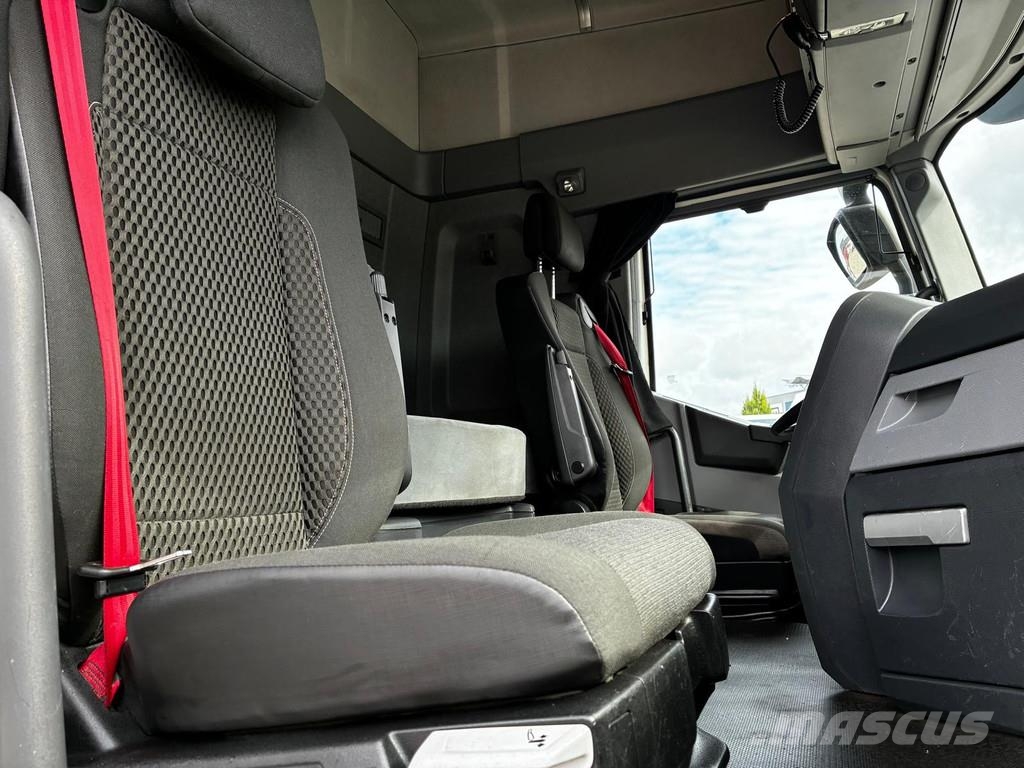 Renault T 460 Sleeprcab , T4x2 X-low, Hefschotel, Hydrauli وحدات الجر