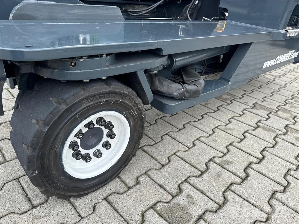 Combilift C4500  // 4500 KG //Triplex 9300 //Very good condi Чотириходові річ-траки