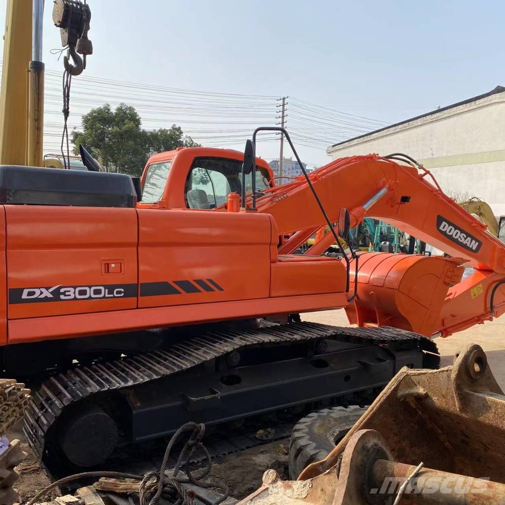 Doosan DX 300 LC Raupenbagger