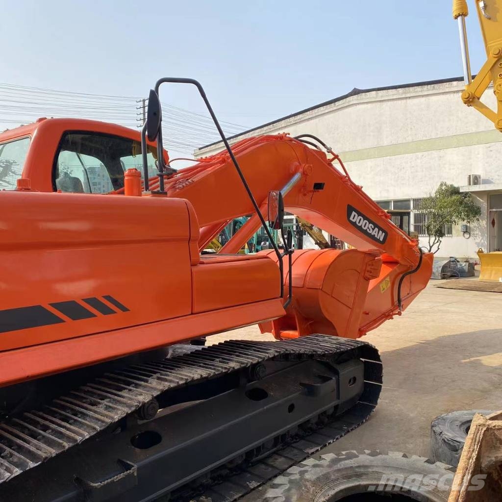 Doosan DX 300 LC Raupenbagger