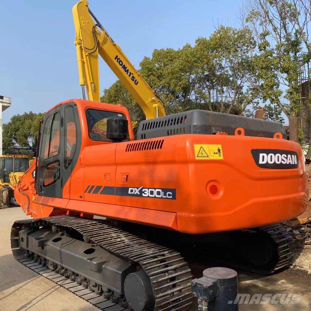 Doosan DX 300 LC Raupenbagger