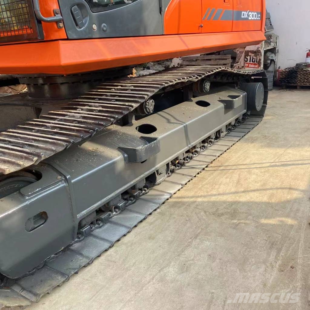 Doosan DX 300 LC Raupenbagger