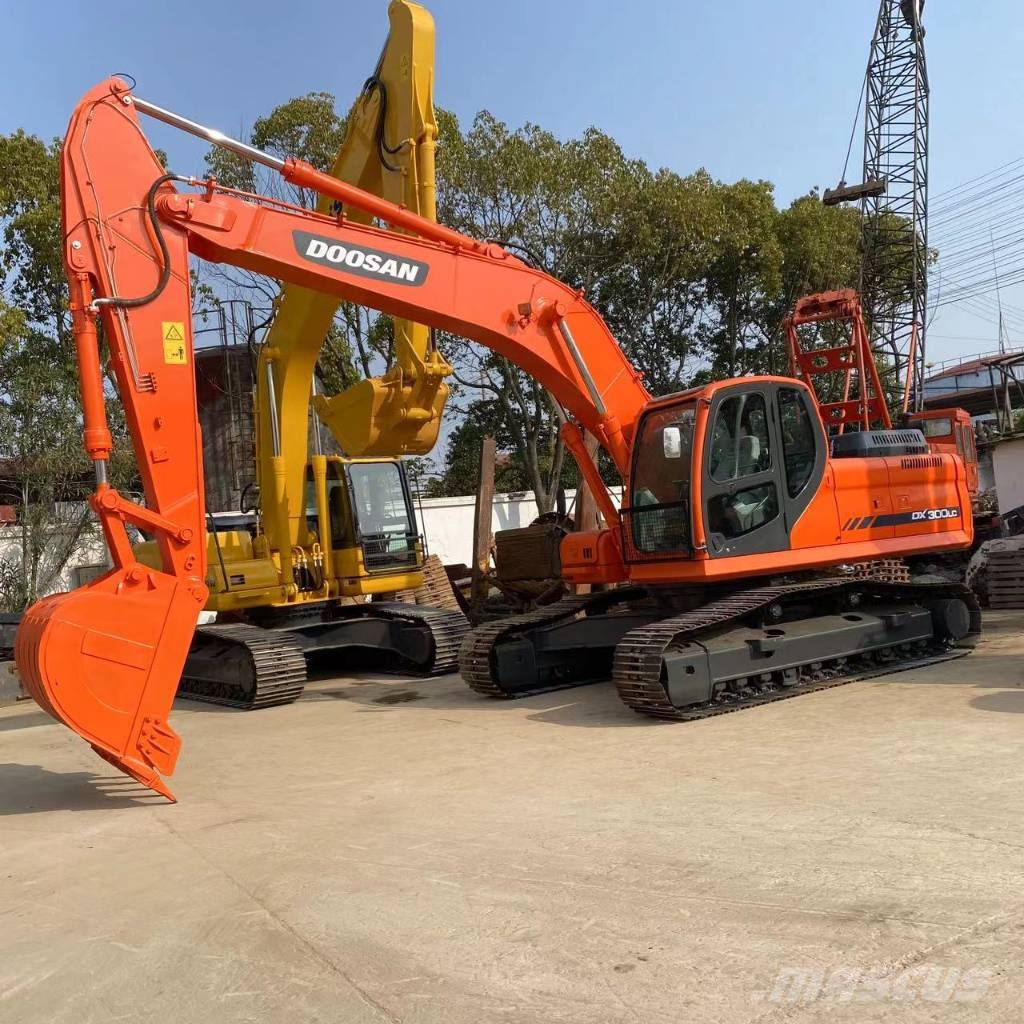 Doosan DX 300 LC Raupenbagger