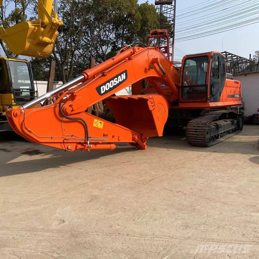 Doosan DX 300 LC Raupenbagger