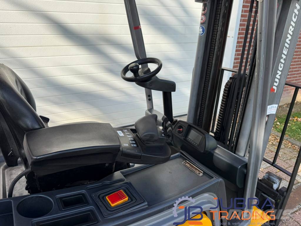 Jungheinrich EFG318 شاحنات ذات رافعات شوكية تعمل بالكهرباء