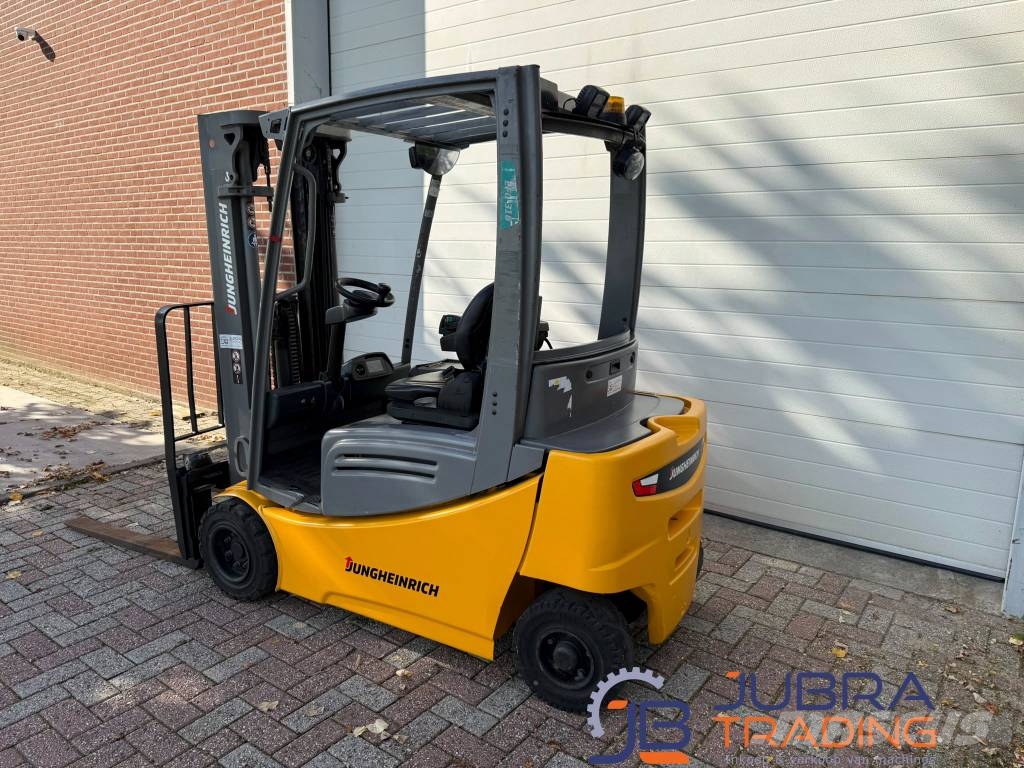 Jungheinrich EFG318 شاحنات ذات رافعات شوكية تعمل بالكهرباء