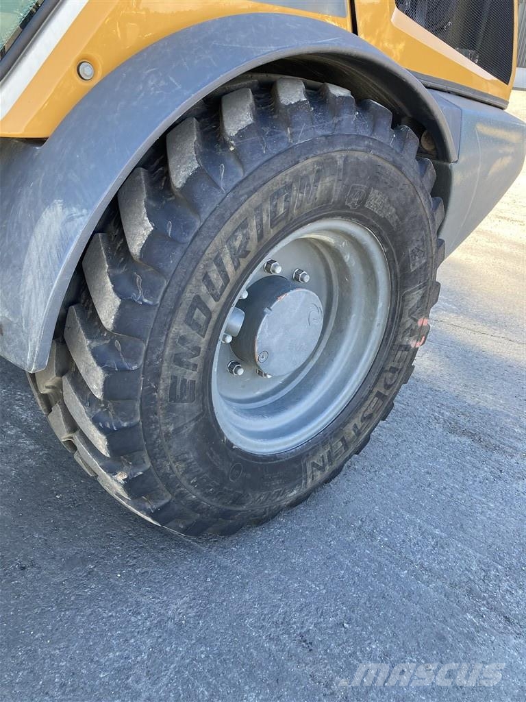 Liebherr L 506 Compact Chargeuse sur pneus
