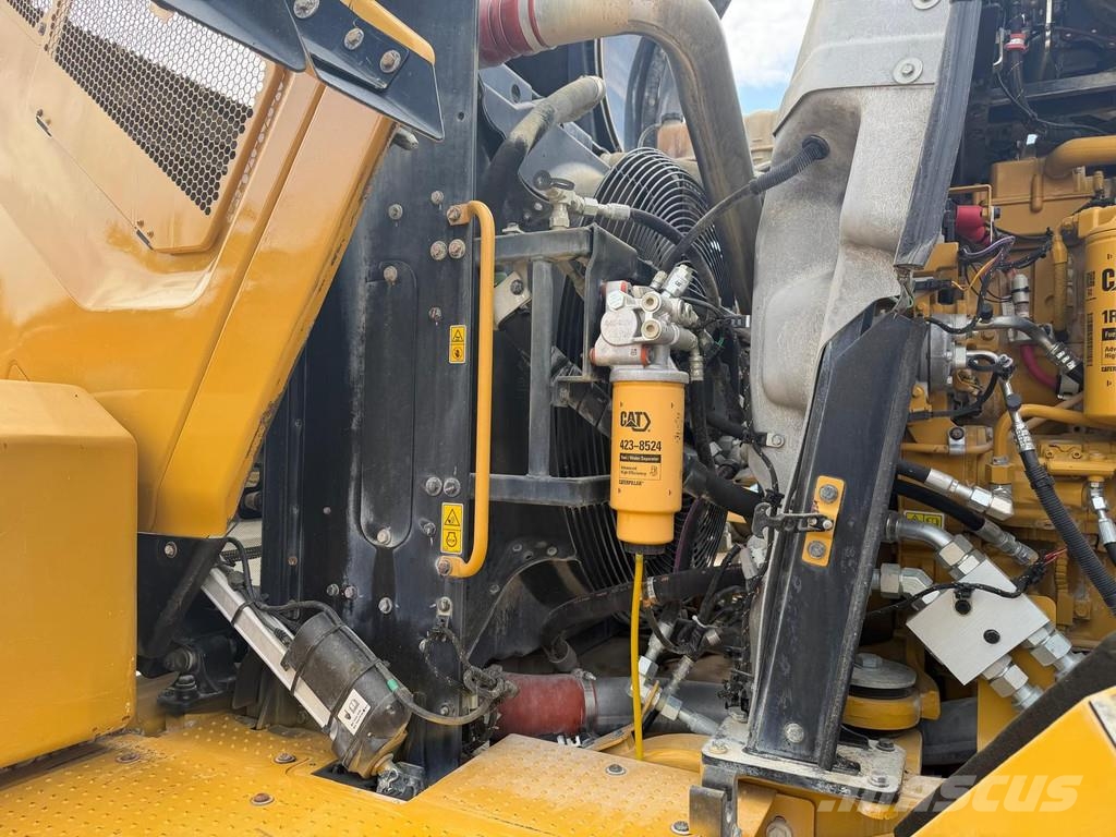 CAT 982M . لوادر بعجل