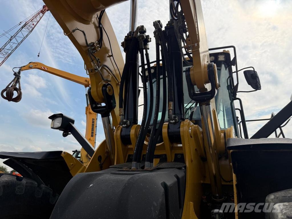 CAT 982M . لوادر بعجل