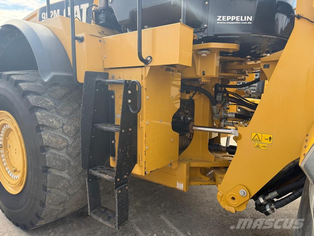 CAT 982M . لوادر بعجل
